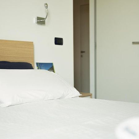 Room In Roma Isole Buitenkant foto