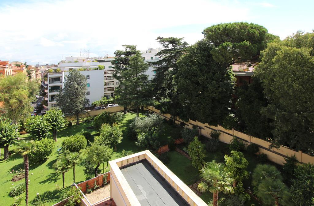 Room In Roma Isole Buitenkant foto