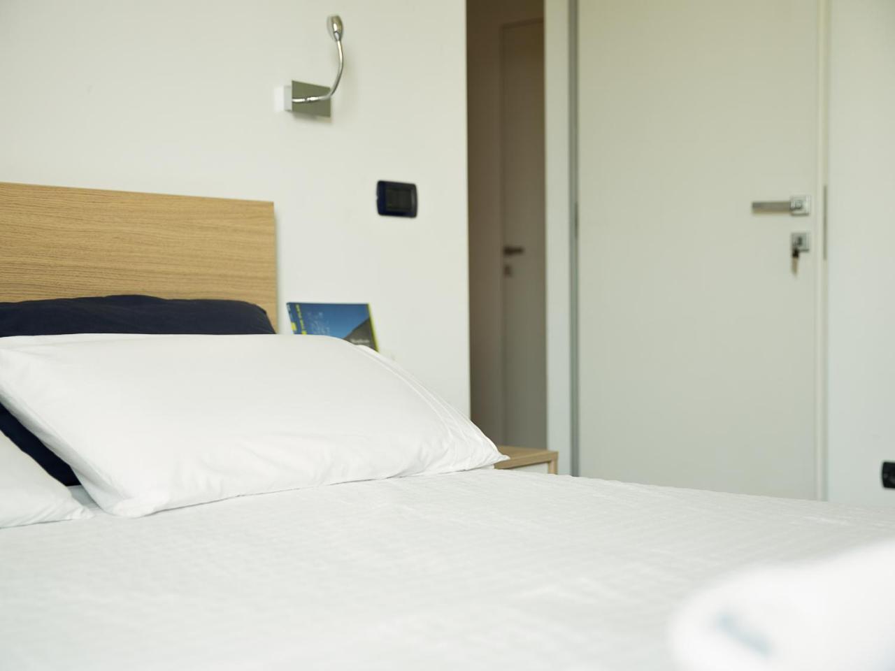 Room In Roma Isole Buitenkant foto